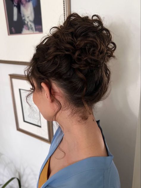 Bun Curled Hairstyles, Soft Curls Updo, Curly Updo For Wedding Guest, 2b Hair Updo, Curly Ballerina Bun, Curly Romantic Updo, Hair Up Formal Hairstyles, Bridesmaid Curly Updo, Curly Loose Bun