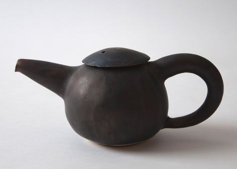 Teapot by Keisuke Iwata Glass Room, Handmade Teapot, Big Art, Japanese Design, Coffee Set, Artisan Craft, Porcelain Ceramics, Tea Room, Tea Pot