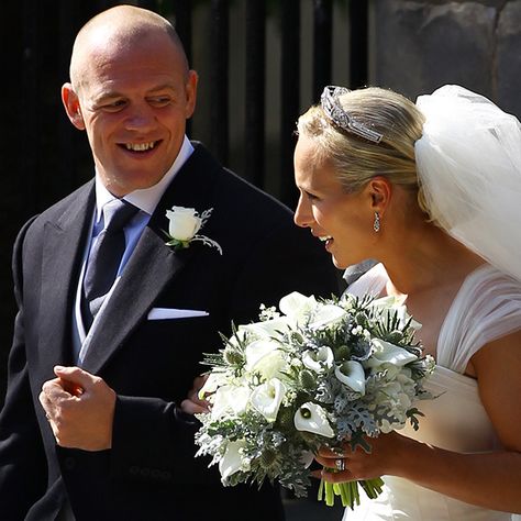 At Queen Elizabeth II's granddaughter Zara Phillips' wedding to rugby player Mike Tindall in Edinburgh back in 2011, the bride's bouquet included pale thistles, Scotland's national flower. The beautiful bouquet also consisted of calla lilies, hydrangeas, and Senecio foliage. Armani Wedding Dress, Zara Phillips Wedding, Princess Sofia Of Sweden, Royal Hats, Princess Marie Of Denmark, Zara Phillips, The Princess Bride, Mike Tindall, Second Anniversary