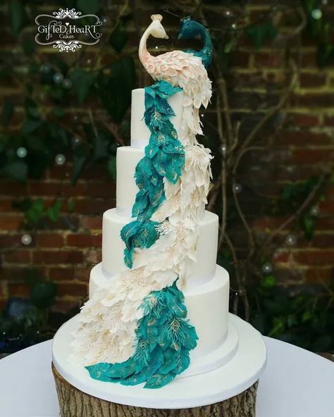 These Trend-Setting Peacock Wedding Cakes are Worth a Million Likes! Peacock Wedding Cake, Peacock Cake, Peacock Wedding Theme, Cake Pastry, Heart Cakes, Bird Wedding, Peacock Wedding, Elegant Wedding Cakes, Unique Cakes