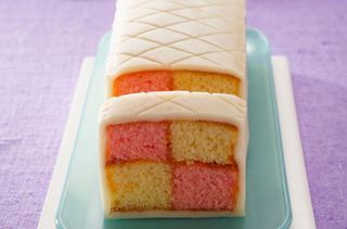 Battenberg Cake, British Cake, Sugar Addict, British Foods, British Desserts, Baking Bowl, Plain Cake, Cream Pies, Log Cake