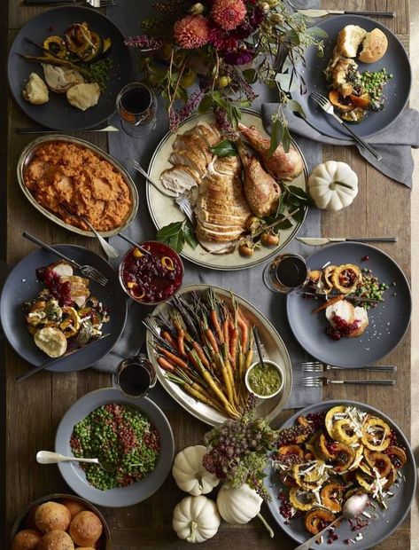 Thanksgiving Menu and Prep Schedule from www.whatsgabycooking.com (@whatsgabycookin) Family Dinner Aesthetic, Thanksgiving Guide, Shared Dining, Thanksgiving Menu Ideas Side Dishes, Whats Gaby Cooking, Dinner Aesthetic, Thanksgiving Menu Ideas, Thanksgiving Dinner Menu, Dinner Party Menu