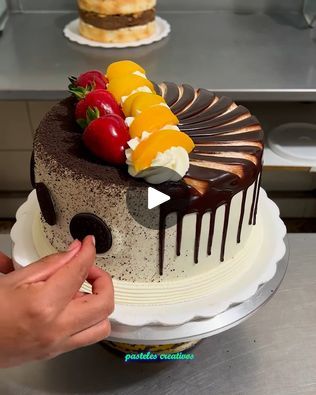 Cake Ganache, Ganache Cake, Cake Decorating Ideas, Oreo Cake, Cake Chocolate, Chocolate Cake, Oreo, Decorating Ideas, Cake Decorating