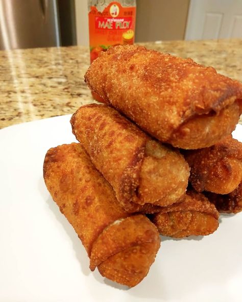 Egg Rolls Aesthetic, Pork Egg Roll Recipes, Pork Egg Rolls, Egg Roll Recipes, Pasta Dinner Recipes, Supper Recipes, Yummy Comfort Food, Egg Roll, Food Drinks Dessert