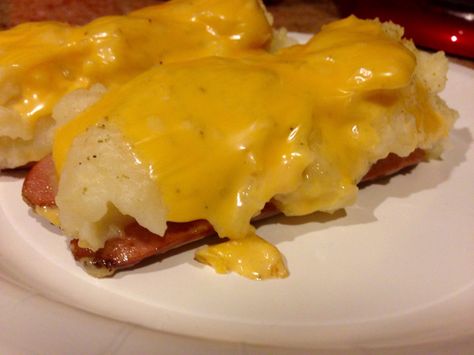 Hot Dog Boats Recipe, Mac And Cheese With Hotdogs, Hot Dogs And Potatoes Recipe, Hot Dog And Potato Recipes, Mac N Cheese With Hot Dogs, Hot Dogs With Mashed Potatoes, Hot Dog Boats, Chessy Potatoes, Hot Dogs Potatoes And Onions