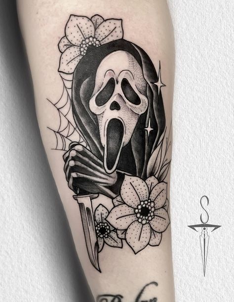 Ghost Face Tattoos For Women, Ghost Face Tattoo Sleeve, Scream Tattoo With Flowers, Halloween Spooky Tattoos, Scream Movie Tattoo Ideas, Tattoo Ideas First Time, Ghost Face Tattoo Cute, Binx Tattoo, Horror Movie Character Tattoos