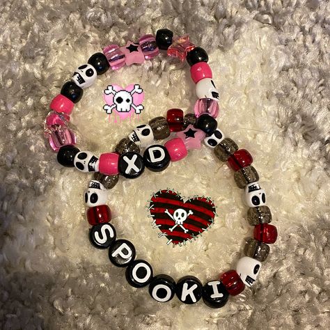 Kandi Matching Bracelets, Kandi Singles Ideas Emo, Matching Kandi Bracelets For Friends, Kandi Bracelets Singles, Kandi Inspo Single, Kandi Singles Ideas Words, Emo Kandi Bracelets, Single Kandi Ideas, Kandi Single Ideas