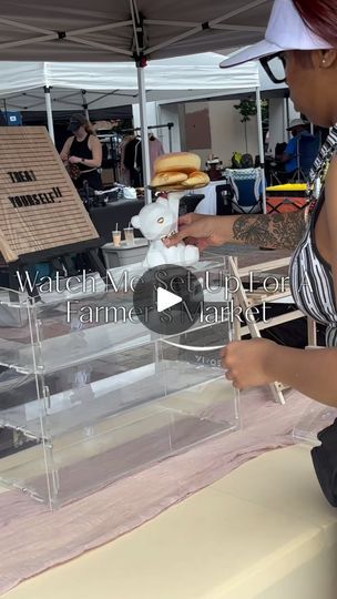 51K views · 5K reactions | Watch Me Set Up For a Farmer’s Market ♥️. #smallbusiness
#showwhatyoursmallbusinesssells #chocolatecoveredpretzels #chocolatecoveredmarshmallows #chocolatecoveredricekrispies #treatmaker #pretzelrods #dessertcups #cheesecakecups #strawberrycrunch #treattable #supportsmallbusiness #explore #explorepage #dessert #jacksonville #jacksonvilletreats #jacksonvilletreatmaker #cupcakes #cake #cakedecorating #blackowned #blackownedbusiness #jacksonvillebusiness #biscoff #cookies #farmersmarket #marketprep | Creative Cravings 👩🏽‍🍳🍫 | opusreality · Original audio How To Display Cookies At A Party, Cookie Pop Up Shop, Cookie Pop Up Shop Display, Bake Sale Set Up, Bakery Pop Up Shop Ideas, Food Vendor Booth Ideas, Pop Up Bakery Display Ideas, Cookie Display Ideas, Cake Stall