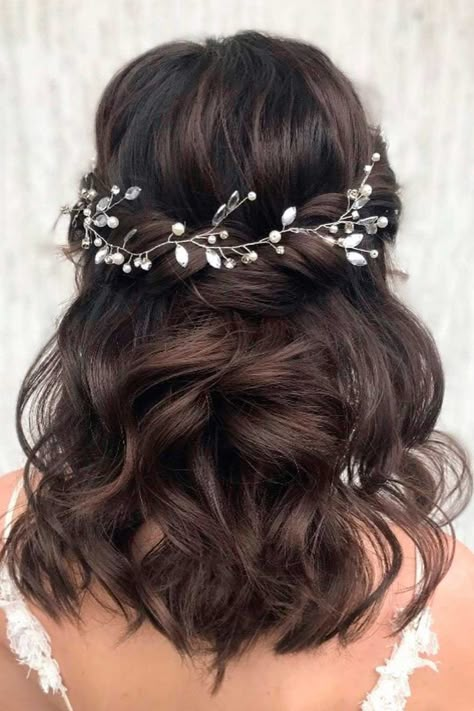 Wedding Hair Half, Mother Of The Bride Hair, Indian Wedding Hairstyles, Quince Hairstyles, Wedding Hair Inspiration, Short Wedding Hair, Penteado Cabelo Curto, Bridal Hair And Makeup, Half Up Hair