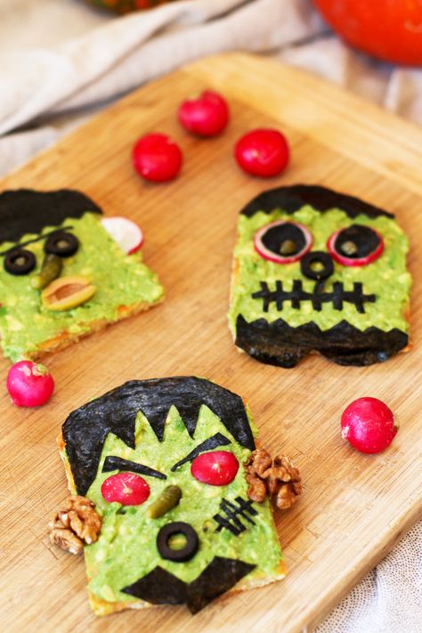 Monster-mash avocado toast Mashed Avocado Toast, Easy Keto Bread Recipe, Keto Friendly Bread, Recetas Keto, Diet Doctor, Mashed Avocado, Monster Mash, Quick Bread Recipes, Low Carb Bread