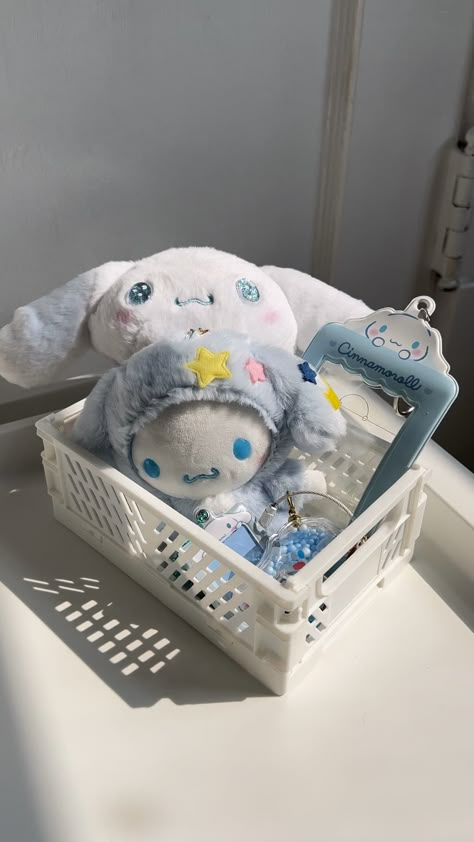 Cinnamoroll Gift Ideas, Sanrio Gift Basket, Cute Boo Basket Ideas, Cute Boo Basket, Sanrio Gifts, Stationary Pal, Princess Gift Ideas, Blue Gift Basket, Birthday Baskets