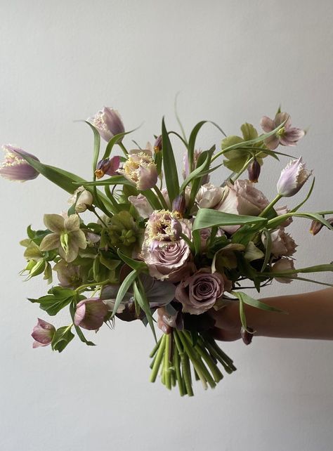 Hellebore Bouquet Winter, Natural Flower Arrangements Wedding, Japanese Anemone Bouquet, Early Spring Bouquet, Hellebores Bouquet, May Wedding Flowers, Mauve Wedding Flowers, Lavender Floral Wedding, Pastel Bouquet