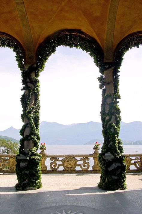 Multiple scenes in Star Wars: Attack of the Clones were filmed at Villa del Balbianello, Lake Como. The locations there closely match the planet of Naboo. Wedding Star Wars, Fantasy Images, Northern Italy, Lake Como, Pretty Places, Narnia, Places To Travel, Muse, Gazebo