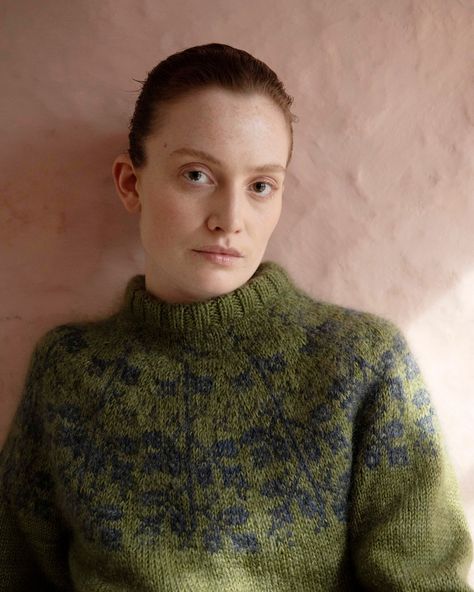 Jenna Kostet's (@ihtiriekkoknits) Knitted Kalevala II brings us a new set of colourwork patterns inspired by poems from the Kalevala. The poems come to life in the beautiful colourwork details featured in the yoke, hem and sleeves—all worked using only two colours at a time. 🎨 Did you take time to marvel at the pattern previews on our website? Preorder now to be among the first ones to receive the book. Publication day is August 16. #knittedkalevala2 #knittedkalevala #neulottukalevala2 #jen... Arm Knitting Yarn, Knitwear Inspiration, Brooklyn Tweed, Aran Weight Yarn, Kids Labels, Sweaters And Cardigans, Needle Felting Kits, Purse Handles, Thick Yarn