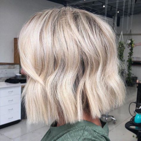 Scandi Blonde, Stacked Bob Hairstyles, Wavy Bob Hairstyles, Textured Bob, Choppy Bob Hairstyles, Hair Trend, Trending Haircuts, Short Blonde Hair, Hair Envy