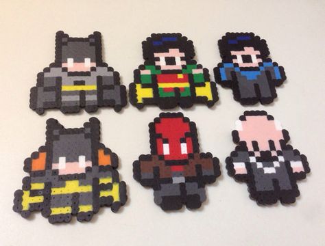 Robin Hama Beads, Robin Perler Beads, Nightwing Perler Beads, Dc Perler Bead Patterns, Dc Perler Beads, Pony Bead Projects, Pearl Beads Pattern, Perler Crafts, Cute Sewing Projects