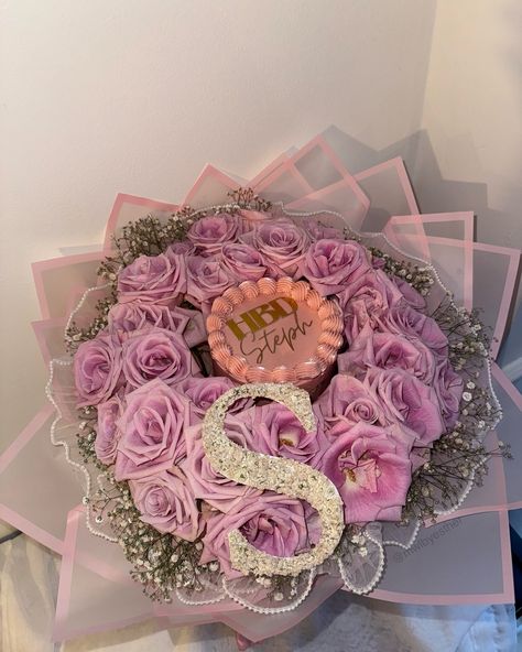 made with love <3 Rose cake bouquet inspired by @ypbakes #cakebouquet #roses #rosebouquet#cakestagram #redvelvet #madewithlove Flower Cake Bouquet, Cake Bouquet Flowers, Cake Bouquet, Pink Rose Bouquet, Birthday Bouquet, Flower Business, Rose Cake, Flower Cake, Rose Bouquet