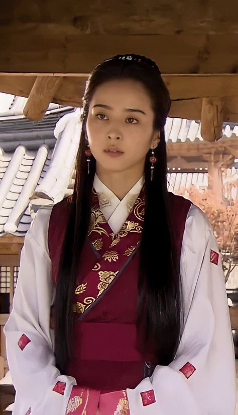 Han Hye Jin, Empress Dress, Flower Iphone Wallpaper, Korean Traditional, Historical Drama, Korea Fashion, Video Film, Tv Drama, Traditional Dresses