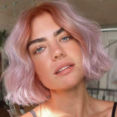 Pastel Pink Bob with Waves for a Square Face Very Short Pixie Cuts, Pink Bob, Short Blonde Bobs, Haircut For Square Face, Square Face Hairstyles, Blonde Bob Hairstyles, Square Face Shape, Square Face, Flat Hair