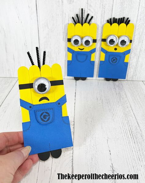 minion-craft-stick-3 Minion Crafts, Minion Craft, Minion Pattern, Diy Minions, Minion Art, School Kids Crafts, Popsicle Crafts, K Crafts, Baby Art Projects