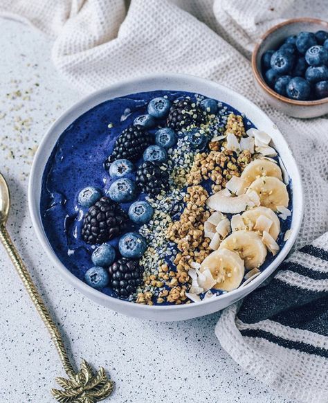 Smoothly Bowls, Superfood Smoothie Bowl, Açai Bowls, Berry Smoothie Bowl, Board Collage, Healthy Lunch Snacks, Acai Bowls, Food Tech, Healthy Food Dishes