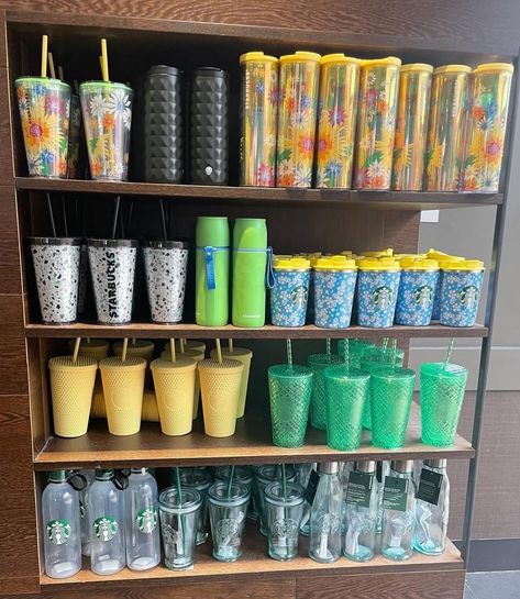 Starbucks Collector 🌟 on Instagram: “More pictures of this lovely European Spring Release 🌼🌷🌸🌹🌺 I love seeing these pics, they’re GORGEOUS! 😍😍😍 Turns out the yellow grande is…” Menu Cafeteria, Starbucks Malaysia, European Spring, Stanley Cups, Cute Water Bottles, Krispy Kreme, Thermos Cup, Starbucks Mugs, Starbucks Cup