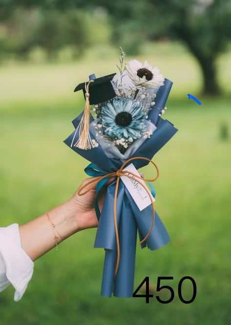 Small Bouquet For Men, Graduate Flower Bouquet, Flower Bouquet For Graduation, Graduation Bouquet Ideas, Graduation Flower Bouquet, Man Bouquet, Ribbon Flowers Bouquet, Graduation Bouquet, Flower Boquet