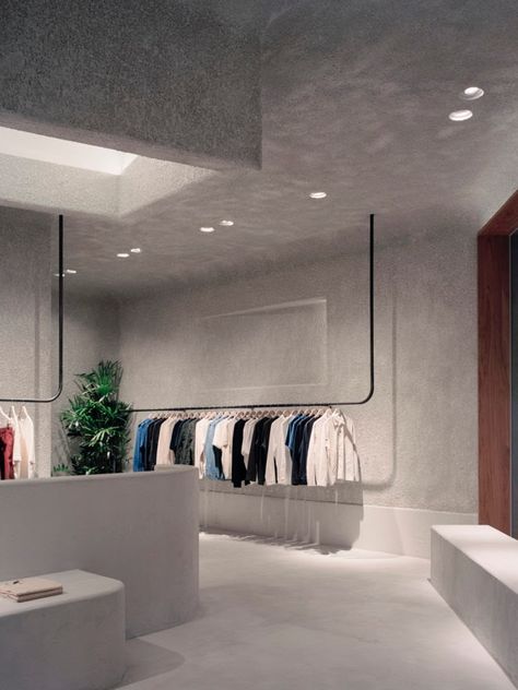 Brutalist Interior, Display Visual Merchandising, Fashion Store Design, A Clothing Store, Clothing Store Interior, Clothing Store Design, Retail Interior Design, Store Design Boutique, Showroom Interior Design