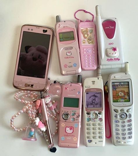 Flip Phone Aesthetic, Cute Camera, Retro Gadgets, Retro Phone, Old Phone, Flip Phones, Hello Kitty Items, Cute Little Things, Cute Crafts