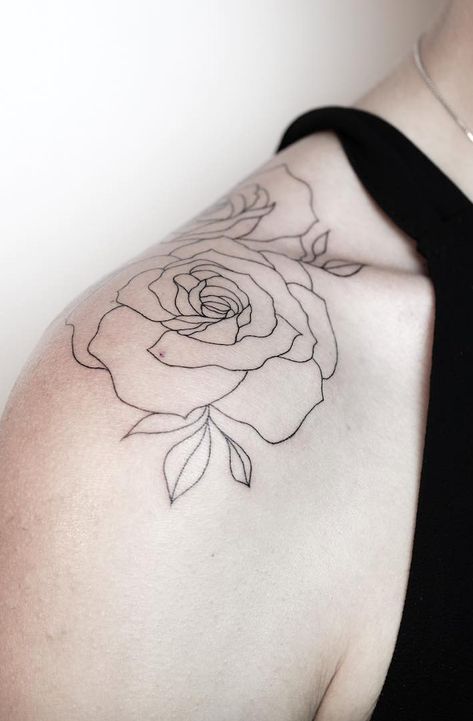 21 Sexy Designs To Make The Most Of A Shoulder Tattoo.  Sexy, floral, delicate, and cute linework shoulder tattoo ideas for women. Fine Line Rose Tattoo Shoulder, Line Shoulder Tattoos For Women, Top Shoulder Tattoos For Women, Simple Shoulder Tattoos For Women, Rose Shoulder Tattoos For Women, Rose Tattoo Shoulder, Simple Shoulder Tattoo, Dr Tattoo, A Rose Tattoo