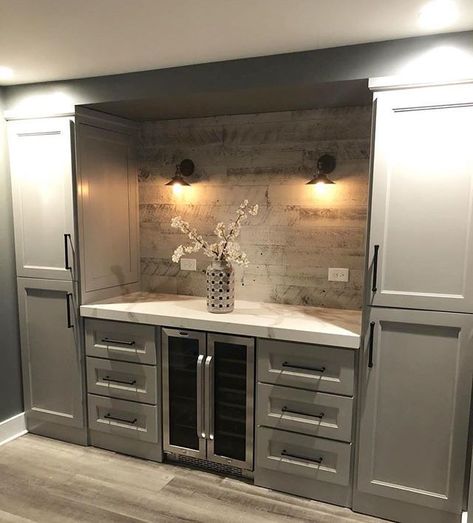 Basement Kitchenette, Home Wet Bar, Home Bar Rooms, Basement Bar Designs, Basement Living Rooms, Basement Kitchen, Gray Cabinets, Basement Makeover, Home Bar Designs