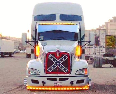 Kenworth T660, Truck Light, Big Machines, Trucking Life, Big Rigs, Truck Lights, Semi Trucks, Big Trucks, Buses