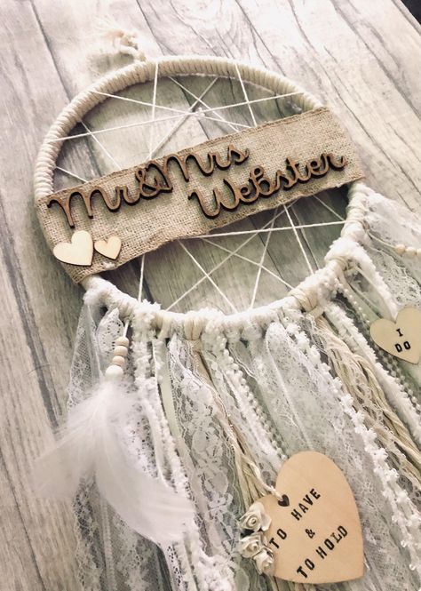 Dream Catcher Wedding Favors, Dreamcatcher Wedding Decor, Dream Catcher Wedding Decor, Wedding Dreamcatcher, Dreamcatcher Wedding, Dream Catcher Wedding, Dream Catcher Gifts, Giant Flowers Diy, Lace Dream Catchers