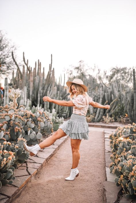 Scottsdale Az Outfits, Arizona Aesthetic Outfits, Scottsdale Arizona Outfits, Arizona Travel Outfits, Arizona Pics, Arizona Photoshoot, Asu Graduation, Scottsdale Hotels, Arizona Outfits