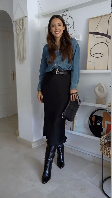 Black Skirt Denim Shirt, Business Casual Chic Outfits For Women, Winter Black Maxi Skirt Outfit, Black Jean Skirt Outfit Winter, Boots With Pants Outfit, Fall Outfits Black Skirt, Feminine Autumn Outfits, Outfit For Ballet Show, Black Long Skirt Outfit Winter