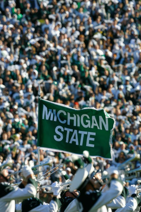 Michigan State University Wallpaper, Msu Spartans Aesthetic, Michigan State Aesthetic, Michigan State University Aesthetic, Michigan State Wallpaper, Michigan State University Campus, Spartan Strong, Manifest Goals, East Lansing Michigan