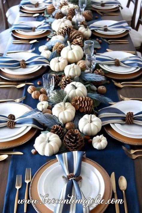 5 Easy Thanksgiving Table Settings and Tablescapes for an elegant Holiday - Brocante Ma Jolie Navy Blue Thanksgiving Table, Masculine Table Decor, Ccf Tea, Blue Thanksgiving Table, Thanksgiving Tablescapes Simple, Eid Table, Thanksgiving Table Settings Elegant, Modern Thanksgiving Table, Thanksgiving Dinner Table Setting