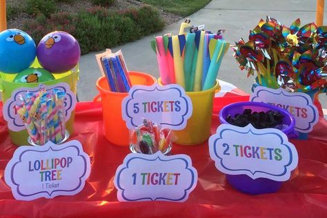 Dollar Tree Carnival Party, Prize Booth Ideas, Diy Carnival Prize Booth, Carnival Class Party, Toddler Carnival Games, Easy Diy Carnival Games, Carnival Prize Booth, Carnival Prizes Ideas, School Carnival Ideas