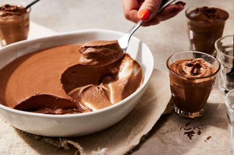 Classic Chocolate Mousse, Chocolate Chip Vanilla Mousse, Thick Chocolate Mousse Recipe, Two Ingredient Chocolate Mousse, Best Chocolate Mousse Recipe, Classic French Chocolate Mousse, Chocolate Mousse Tart, Rich Chocolate Mousse, No Bake Chocolate Desserts