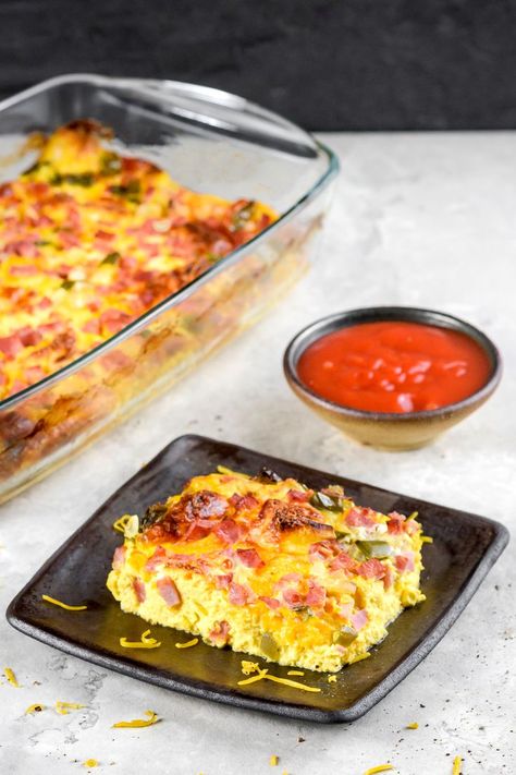 Egg Casserole With Ham, Low Carb Egg Casserole, Egg Casserole With Bread, Casserole With Ham, Ham And Egg Casserole, Ham Ideas, Ham And Cheese Casserole, Ham Breakfast Casserole, Easy Breakfast Casserole Recipes