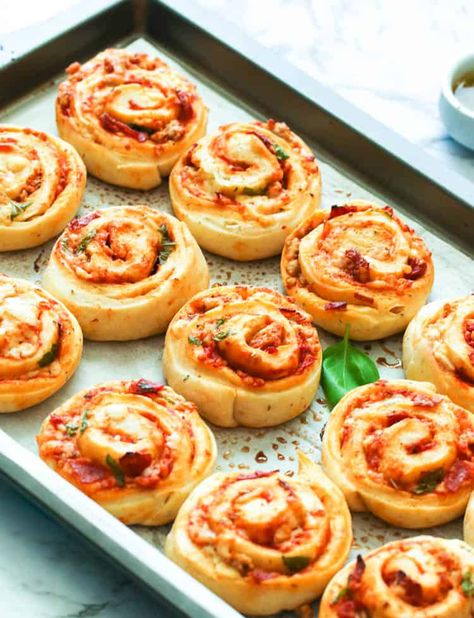 Pizza Rolls - Immaculate Bites Tropisk Fest, Superbowl Food Appetizers, Homemade Pizza Rolls, Pizza Roll Recipe, Easy Homemade Pizza, Pizza Sauce Homemade, Baked Rolls, Vegetarian Pizza, Homemade Pizza Dough