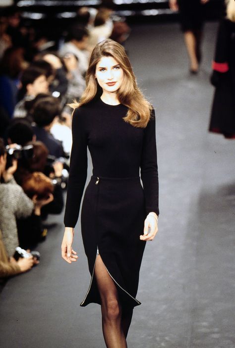 Black Dress Aesthetic, Ralph Lauren 90s, Ralph Lauren Fall, 90s Ralph Lauren, Runway Fashion Couture, Dress Aesthetic, Fashion Victim, Wardrobe Style, Runway Collection