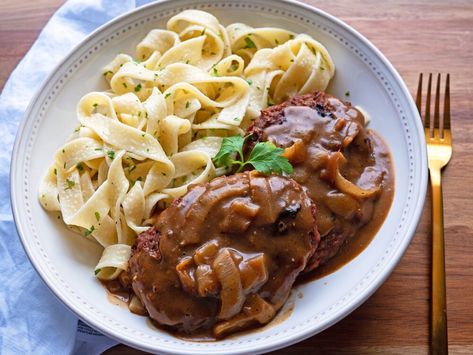 Vegan Salisbury Steak, Beyond Beef Recipes, Hamburger Steak Recipes, Steak Strips, Salisbury Steak Recipe, Beef Tip Recipes, Strip Steak Recipe, Vegan Meat Substitutes, Vegan Ground Beef