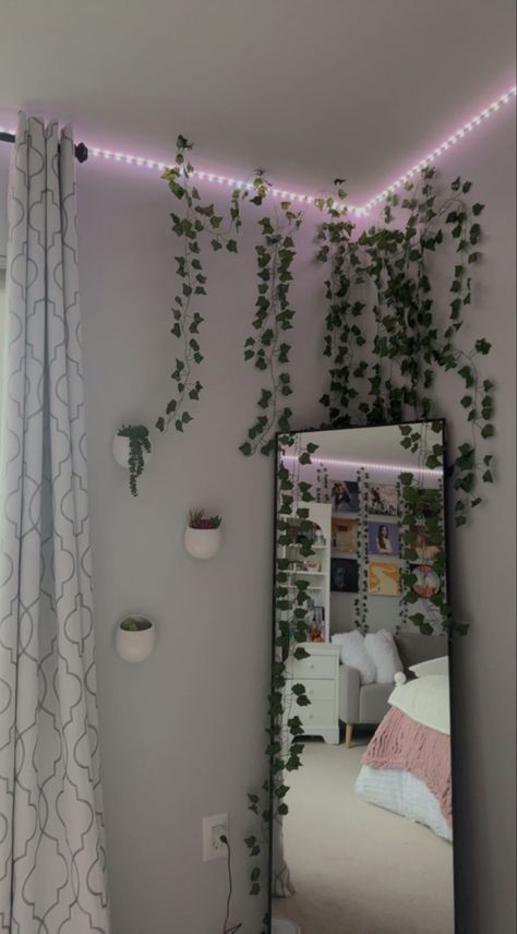 Body Mirror Aesthetic Room, Bedroom Mirrors Ideas, Vines On Mirror, Empty Corner Ideas Bedroom, Beautiful Dorm Room, Dorm Room Crafts, Diy Wall Decor For Bedroom, Colorful Room Decor, Girly Apartment Decor