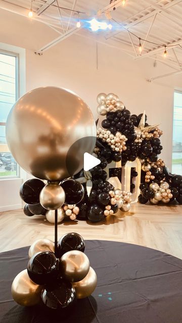 Fête Icons - Event Planner & Balloon Stylist | 🖤💛 We love all the birthdays @feteicons but we love the milestones!!! 🖤💛 I’m in love with this elegant 50 and fabulous install we did for… | Instagram 50 Marquee Number With Balloons, 50 Birthday Balloon Ideas, Black And Gold Balloon Centerpieces, 50 Fabulous Birthday Ideas, 50th Birthday Balloon Decorations, 50th Birthday Balloon Ideas, Black And Gold Balloon Decorations, Marquee Numbers With Balloons, 50 And Fabulous Party