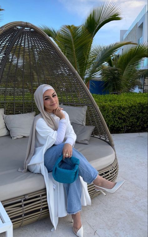 #modeststyle #modestclothing #summerstyle #hijabi #hijabfashion #zarastyle Hijabi Style Summer, Halal Clothes, Hijabi Summer, Hijabi Summer Outfits, Aesthetic Hijabi, Hijab Stile, Hijab Summer, Estilo Hijab, Hijabi Fits