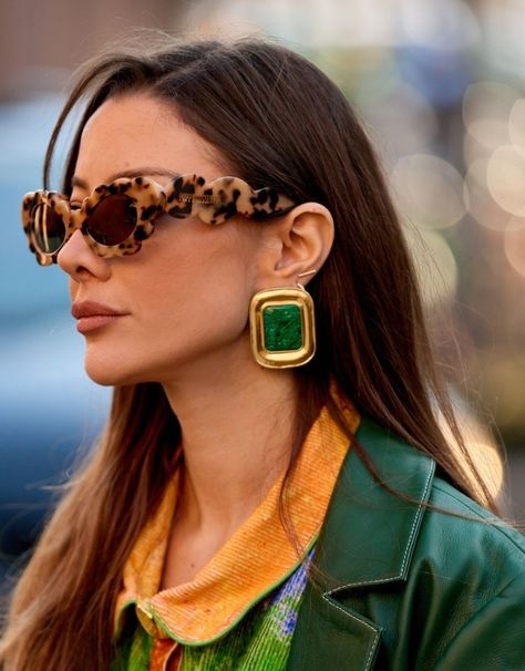 Outfit idea Earrings Outfit, Outfit Idea, Minimal Fashion, Outfit Details, Signature Style, Fashion Magazine, Autumn Winter Fashion, Moschino, Fashion Item