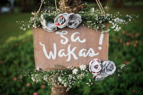 Cute Rustic Wedding Sign | Photo: MR Villar Rustic Filipiniana Wedding Theme, Rustic Theme Wedding Reception, Pinoy Wedding, Turquoise Beach Wedding, Filipiniana Wedding Theme, Wedding Styles Themes, Romantic Wedding Colors, Filipiniana Wedding, Philippine Wedding