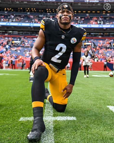 Pittsburgh Steelers | Buckle up | Instagram Junkyard Dog, Justin Fields, Nfl Steelers, Pittsburg Steelers, Fly Guy, Steeler Nation, Football Pictures, Long Black Hair, Football Outfits