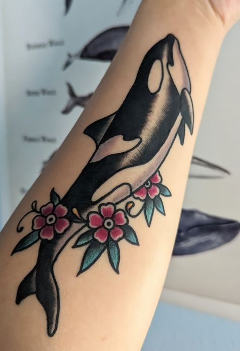 Sea Elbow Tattoo, American Traditional Orca Tattoo, American Traditional Whale Tattoo, Orca Tattoo With Flowers, Traditional Orca Tattoo, Whale Tattoo Traditional, Traditional Sea Tattoo, Orca Whale Tattoo, Killer Whale Tattoo